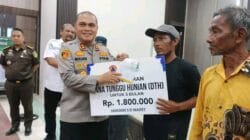 BUPATI ACEH TAMIANG SERAHKAN DANA TUNGGU HUNIAN – 259 KORBAN BENCANA DAPAT BANTUAN Rp1,8 JUTA PERORANG!