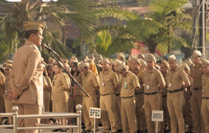 Sekdakab Karo Pimpin Apel Gabungan, Tekankan Peningkatan Kinerja Tahun 2026