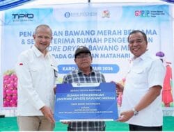 Bupati Karo Hadiri Serah Terima Bantuan Rumah Pengeringan (Instore Dryer) dan Gerakan Tanam Bawang Merah di Gapoktan Matahari Kab.Karo