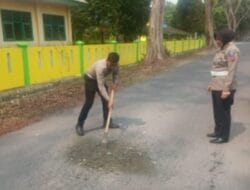 Sat Lantas Polres Langkat Gerak Cepat Tutup Jalan Berlubang, Fokus Cegah Risiko Kecelakaan