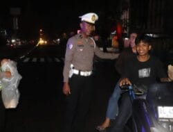 Hari ke-7 Ramadhan, Sahur On The Road Serentak Seluruh Jajaran Polres Langkat Berbagi Nasi Sahur