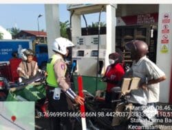 Satlantas Polres Langkat Laksanakan Pengaturan Lalu Lintas dan Pengawasan di SPBU