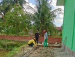 Kades Secanggang Bangun Kamar Mandi dan Ruangan Sholat Gedung Kesenian “Tak PaKai DD”