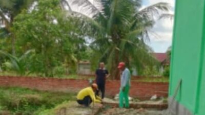 Kades Secanggang Bangun Kamar Mandi dan Ruangan Sholat Gedung Kesenian “Tak PaKai DD”