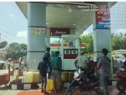 SPBU Cempa kabupaten langkat diduga menjual BBM menggunakan  jerigen terang terangan