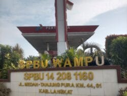 SPBU Wampu Kabupaten Langkat diduga jual Bakan bakar pakai jerigen terang terangan.