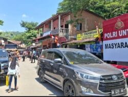 Polres Langkat Ikuti Zoom Meeting Kapolri dan Sambangi Wisatawan di Bukit Lawang