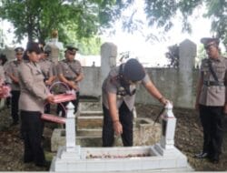 Kapolres Langkat Pimpin Ziarah Rombongan di TMP Pangkalan Brandan, Wujud Penghormatan kepada Jasa Para Pahlawan