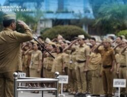 GENERASI EMAS TANAH KARO: BUPATI KARO BERI PENGHARGAAN SISWA LOLOS SMA UNGGULAN