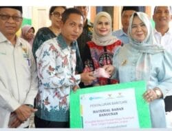 Bupati Langkat Tiorita Serahkan Kunci Rumah Layak Huni untuk Warga Pematang Serai