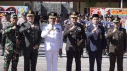 HARI BHAYANGKARA KE-80 BUPATI KARO APRESIASI KINERJA POLRES KARO DAN SERAHKAN PENGHARGAAN BAGI PERSONEL BERPRESTASI