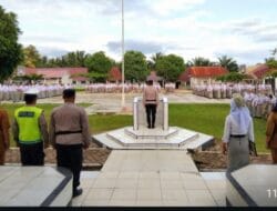 Kapolsek Salapian Jadi Pembina Upacara di SMA Negeri 1 Salapian, Tekankan Disiplin dan Bahaya Narkoba