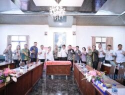 Kunjungi Moderamen GBKP, Bupati Karo Serahkan Surat Pernyataan Resmi Penyerahan Aset RSUD Kabanjahe