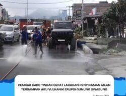 Pemkab Karo Tindak Cepat Lakukan Penyiraman Jalan Terdampak Abu Vulkanik Erupsi Gunung Sinabung
